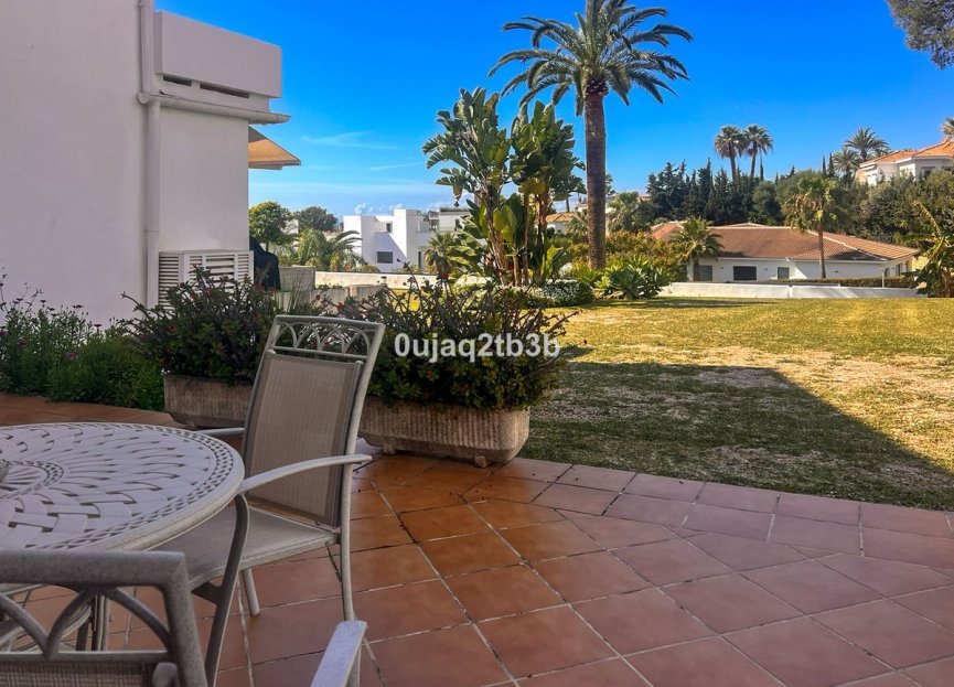 Resale - Apartment - Ground Floor Apartment - Marbella - Nueva Andalucia