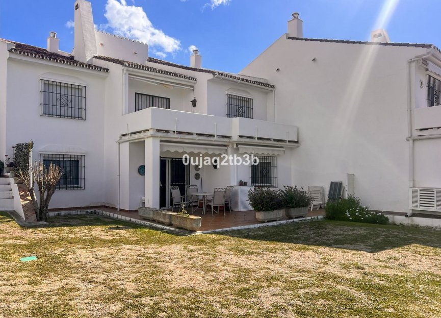 Resale - Apartment - Ground Floor Apartment - Marbella - Nueva Andalucia