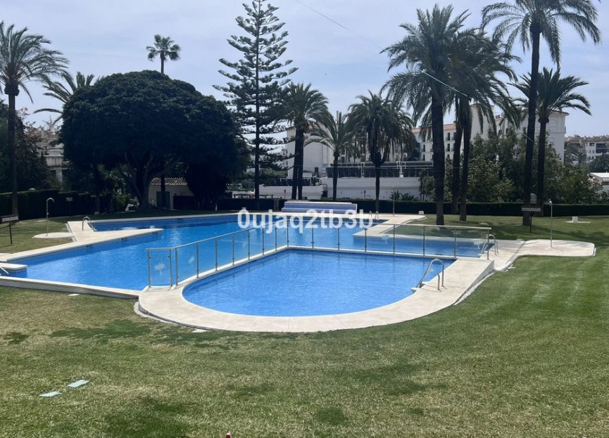 Resale - Apartment - Ground Floor Apartment - Marbella - Nueva Andalucia