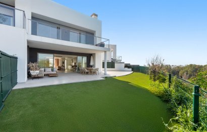 Resale - House - Semi-Detached House - Marbella - Guadalmina Alta