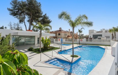 Resale - House - Semi-Detached House - Marbella - Guadalmina Alta