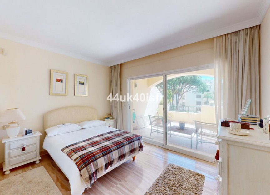 Resale - Apartment - Middle Floor Apartment - Marbella - Elviria