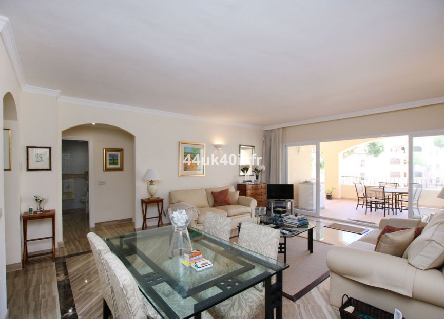 Resale - Apartment - Middle Floor Apartment - Marbella - Elviria