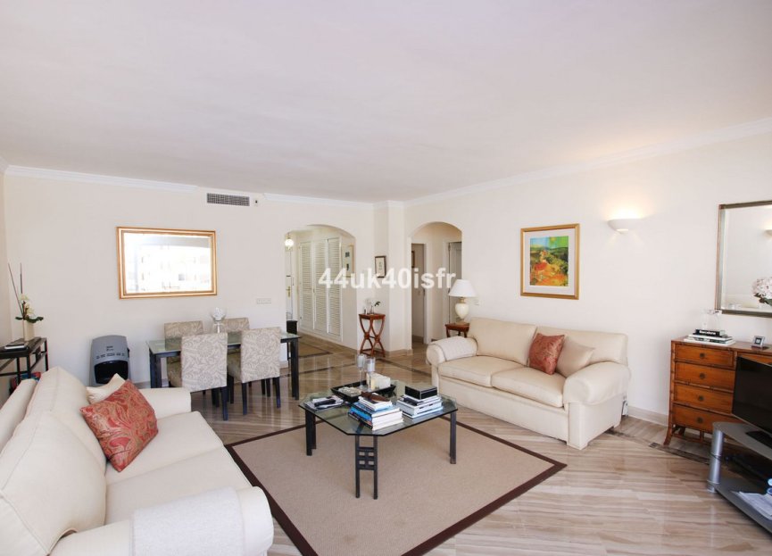 Resale - Apartment - Middle Floor Apartment - Marbella - Elviria