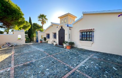 Resale - House - Detached Villa - Estepona - Estepona Centro