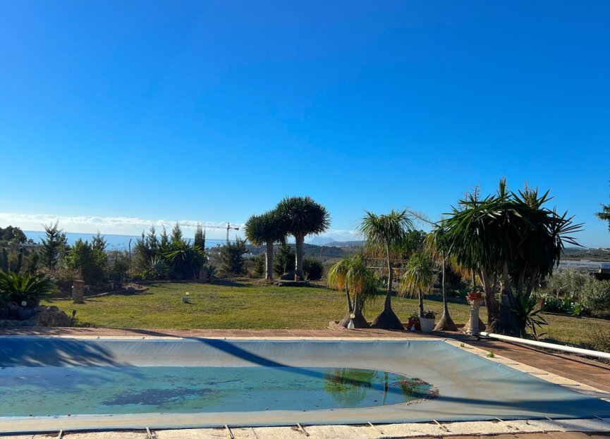 Resale - House - Detached Villa - Estepona - Estepona Centro