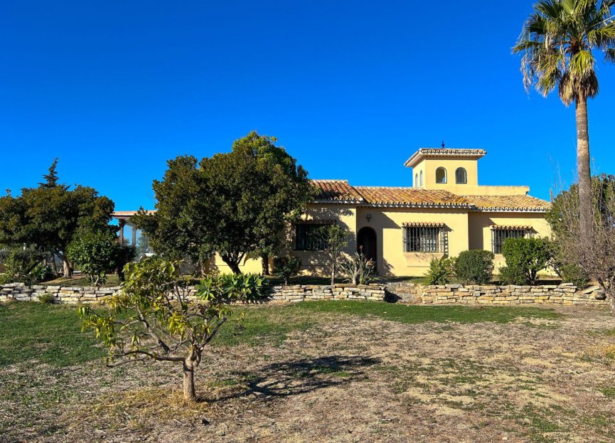 Resale - House - Detached Villa - Estepona - Estepona Centro