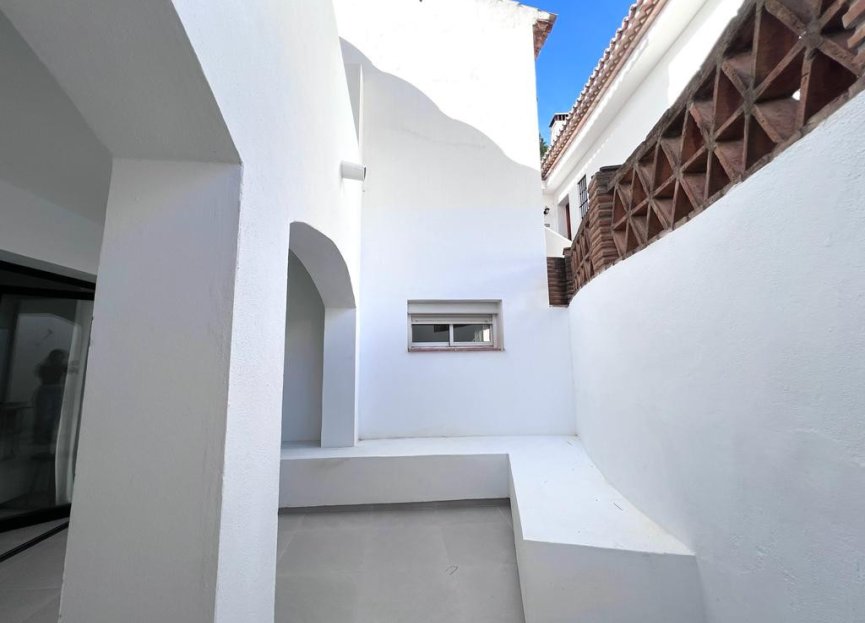 Resale - Apartment - Middle Floor Apartment - Marbella - Nueva Andalucia