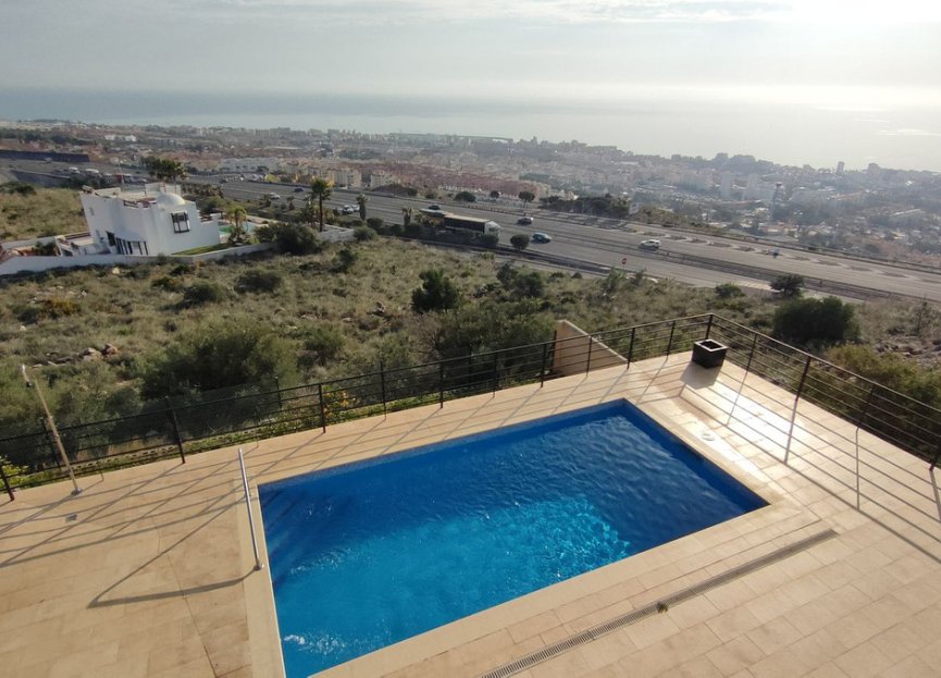 Resale - House - Detached Villa - Benalmádena - Benalmadena Centro