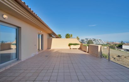 Resale - Apartment - Penthouse - Estepona - Estepona Centro