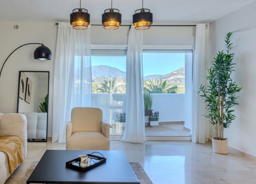 Resale - Apartment - Middle Floor Apartment - Marbella - Nueva Andalucia