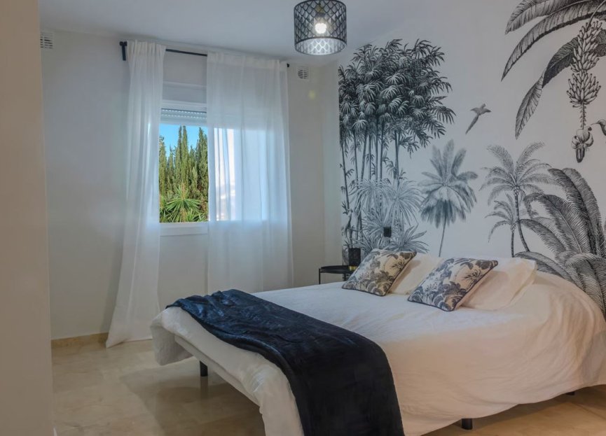 Resale - Apartment - Middle Floor Apartment - Marbella - Nueva Andalucia