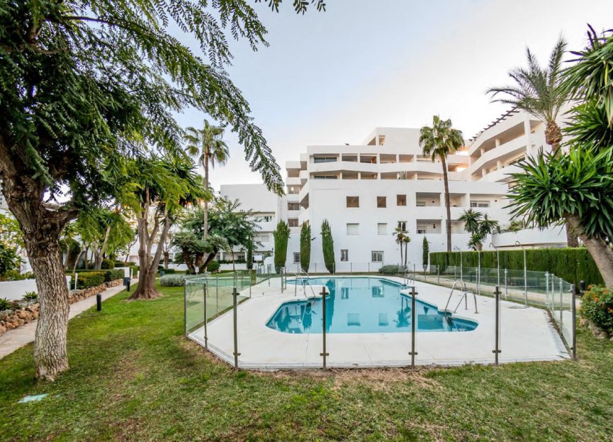 Resale - Apartment - Middle Floor Apartment - Marbella - Nueva Andalucia