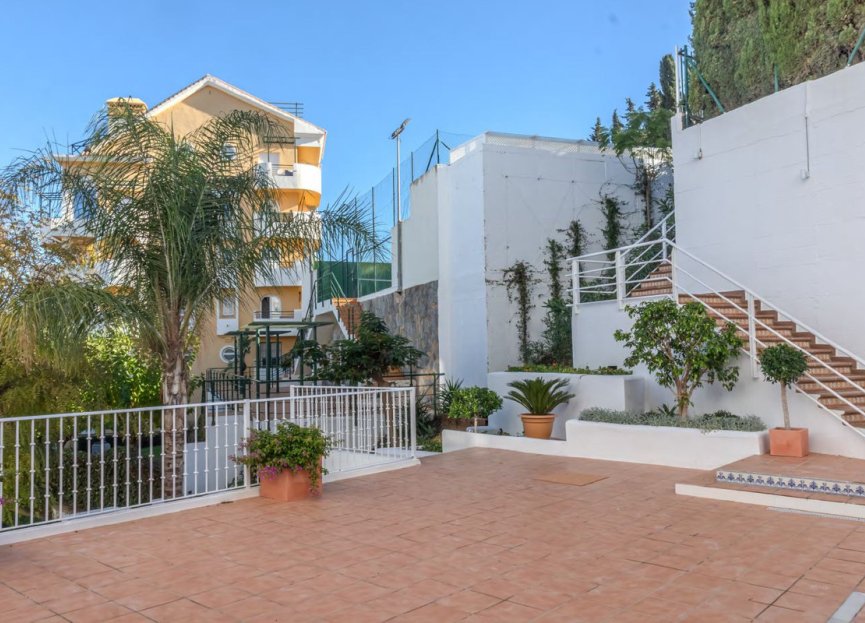 Resale - Apartment - Middle Floor Apartment - Marbella - Nueva Andalucia