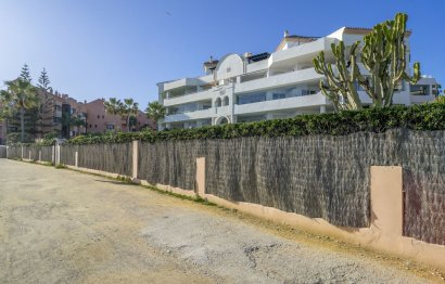 Resale - Apartment - Ground Floor Apartment - Marbella - Puerto Banús