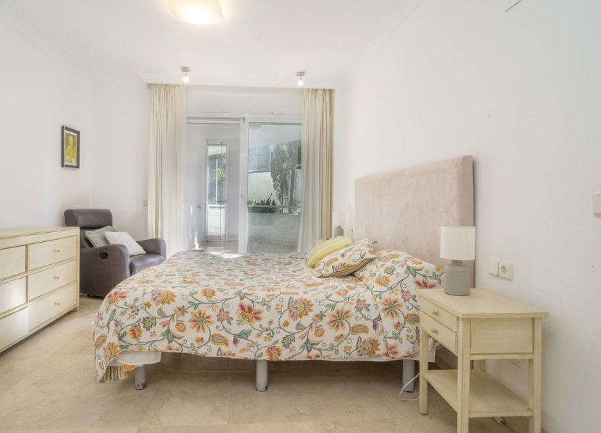 Resale - Apartment - Ground Floor Apartment - Marbella - Puerto Banús