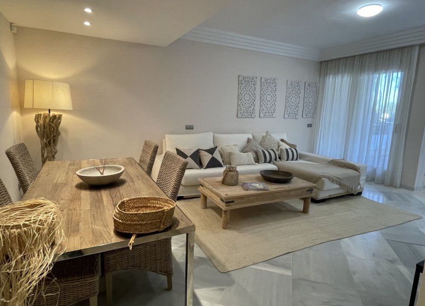 Resale - Apartment - Middle Floor Apartment - Marbella - Nueva Andalucia