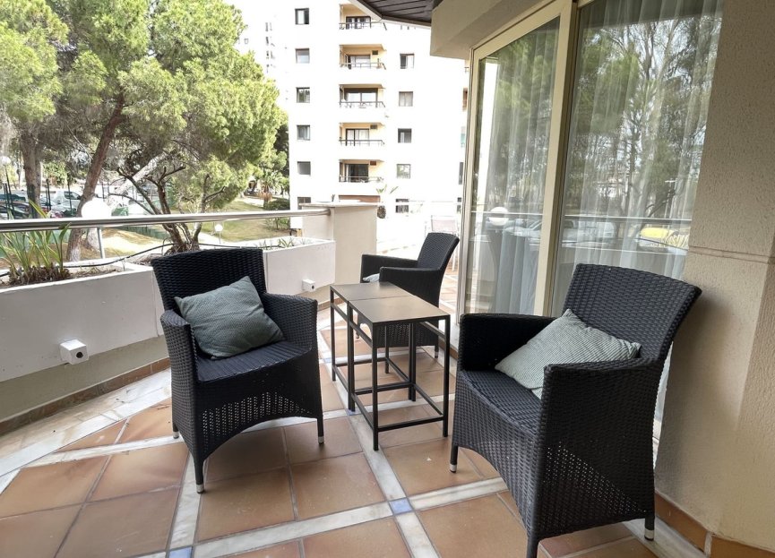 Resale - Apartment - Middle Floor Apartment - Marbella - Nueva Andalucia