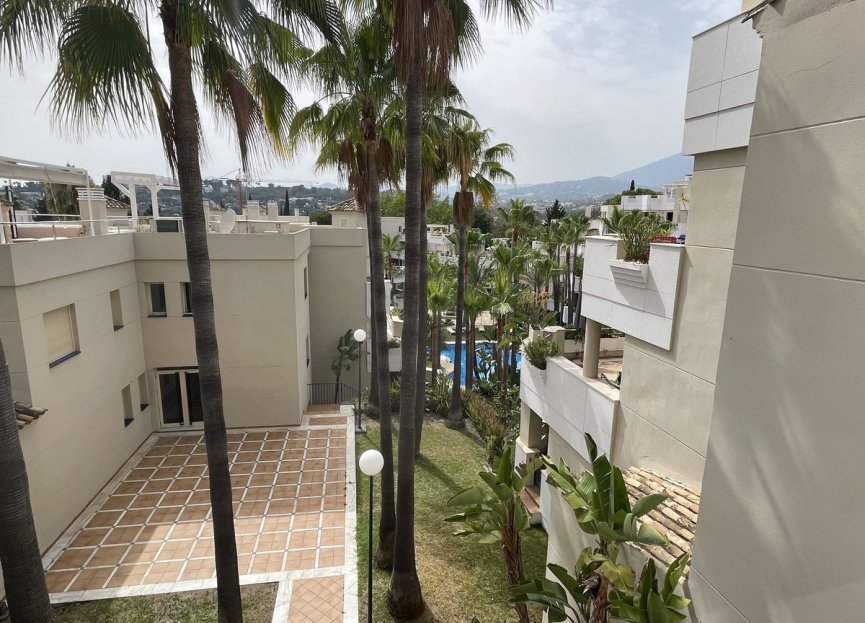 Resale - Apartment - Middle Floor Apartment - Marbella - Nueva Andalucia