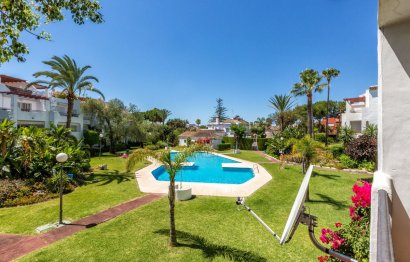 Resale - Apartment - Middle Floor Apartment - Estepona - Estepona Centro