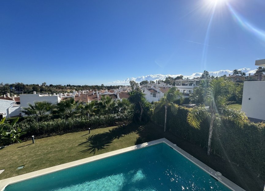 Resale - House - Detached Villa - Estepona - Atalaya