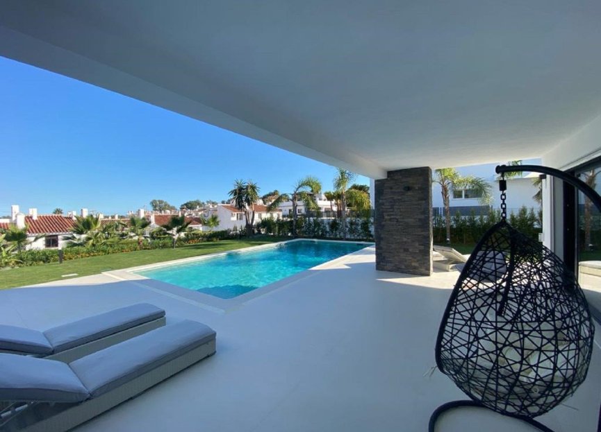 Resale - House - Detached Villa - Estepona - Atalaya