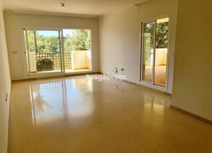 Resale - Apartment - Middle Floor Apartment - Marbella - Elviria