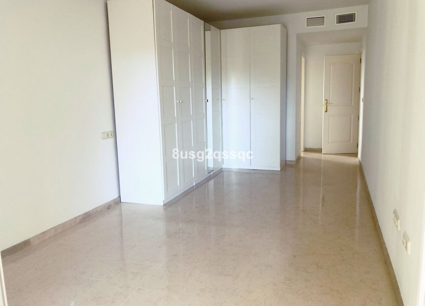 Resale - Apartment - Middle Floor Apartment - Marbella - Elviria