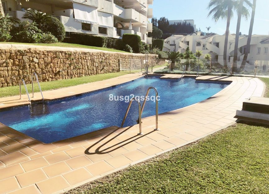 Resale - Apartment - Middle Floor Apartment - Marbella - Elviria