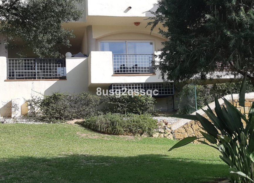 Resale - Apartment - Middle Floor Apartment - Marbella - Elviria