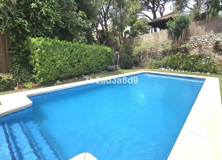 Reventa - House - Detached Villa - Marbella - Elviria