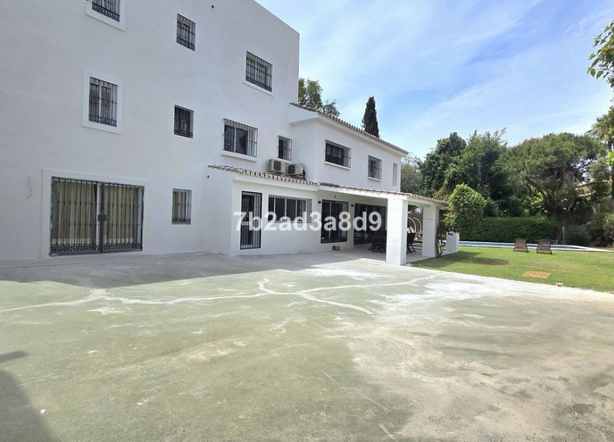 Reventa - House - Detached Villa - Marbella - Elviria