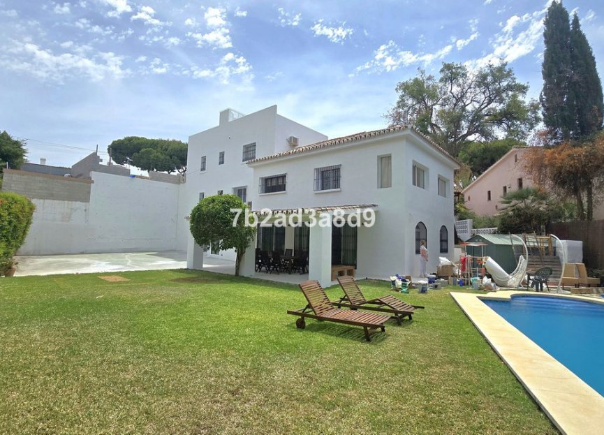 Resale - House - Detached Villa - Marbella - Elviria