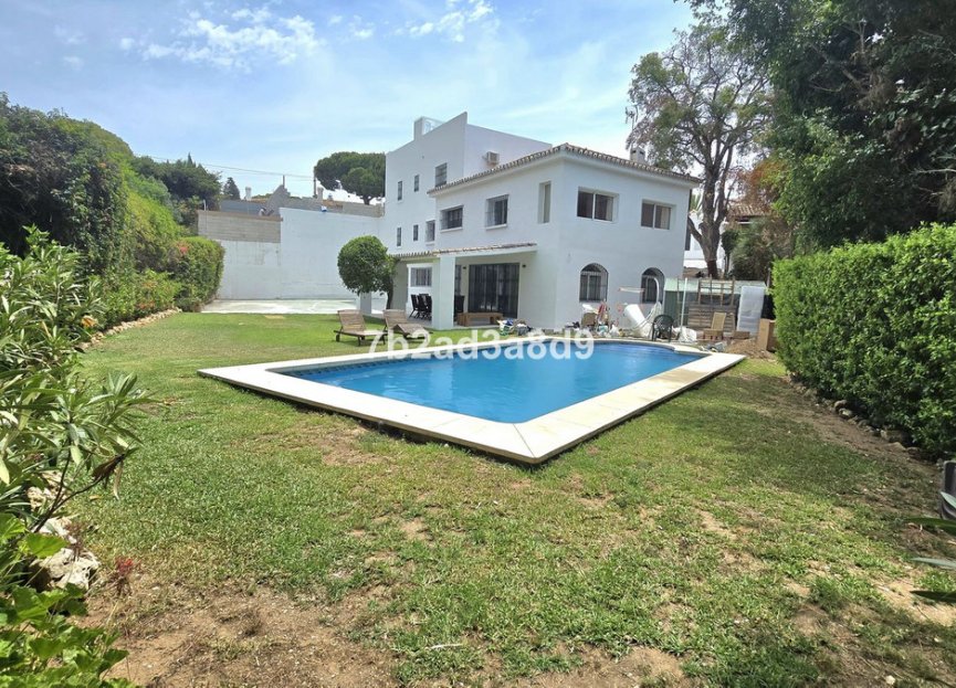 Resale - House - Detached Villa - Marbella - Elviria