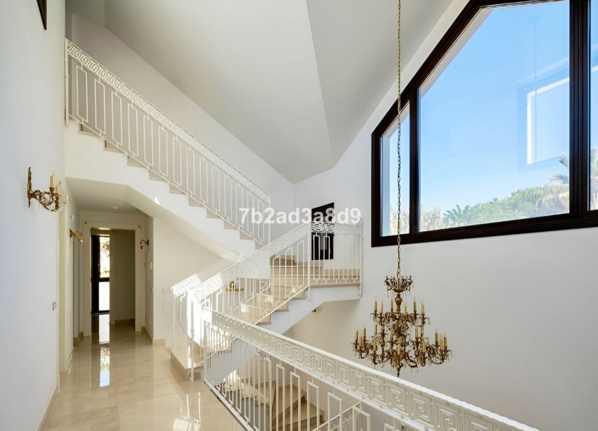 Resale - House - Detached Villa - Marbella - Guadalmina Baja