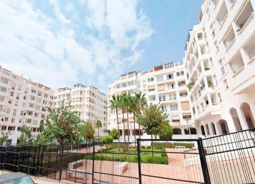 Resale - Apartment - Middle Floor Apartment - Marbella - Nueva Andalucia