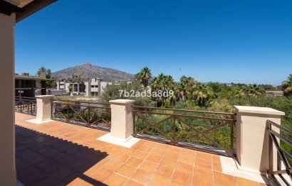 Resale - House - Detached Villa - Marbella - Nueva Andalucia