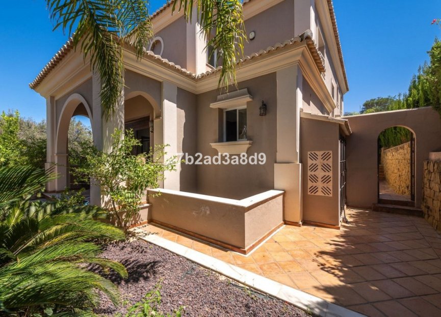 Resale - House - Detached Villa - Marbella - Nueva Andalucia