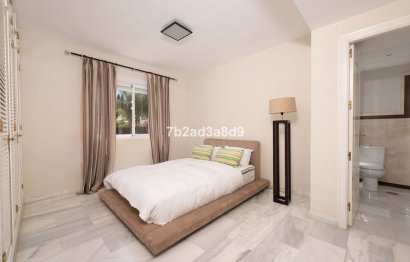 Resale - House - Detached Villa - Marbella - Nueva Andalucia