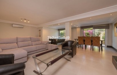 Resale - House - Detached Villa - Marbella - Nueva Andalucia