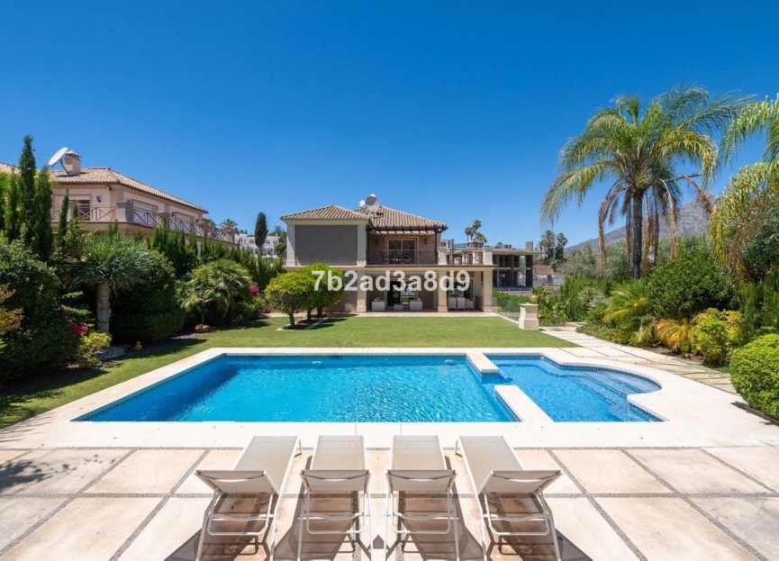 Resale - House - Detached Villa - Marbella - Nueva Andalucia