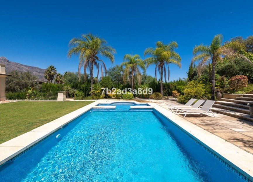 Resale - House - Detached Villa - Marbella - Nueva Andalucia