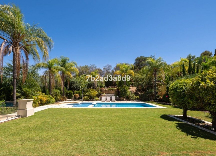 Resale - House - Detached Villa - Marbella - Nueva Andalucia