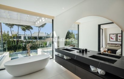 Resale - House - Detached Villa - Marbella - Nueva Andalucia