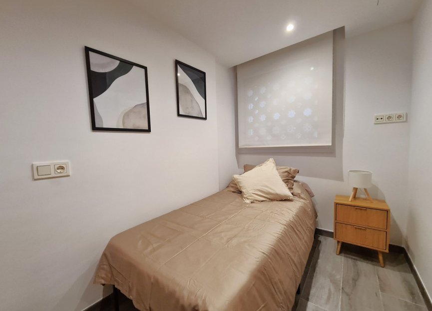 Resale - Apartment - Middle Floor Apartment - Estepona - Estepona Centro