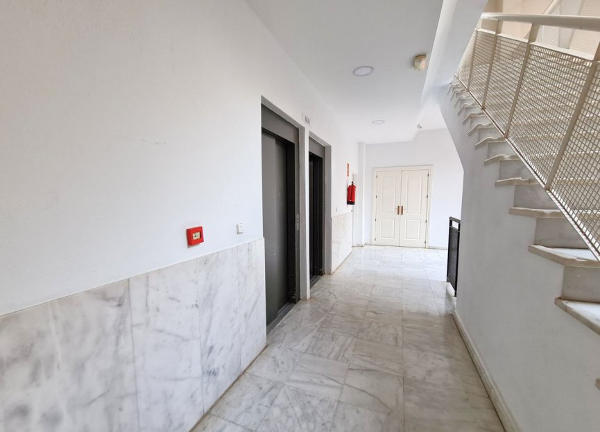 Resale - Apartment - Middle Floor Apartment - Estepona - Estepona Centro