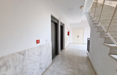 Resale - Apartment - Middle Floor Apartment - Estepona - Estepona Centro