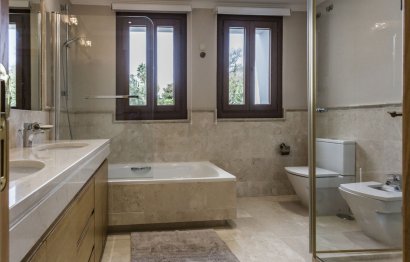 Resale - House - Detached Villa - Benahavís - El Madroñal
