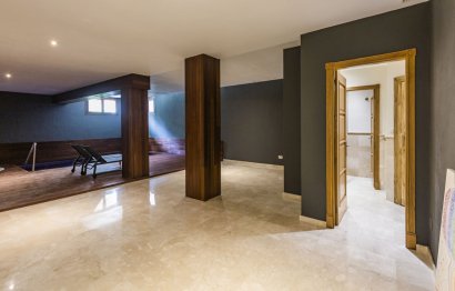 Resale - House - Detached Villa - Benahavís - El Madroñal