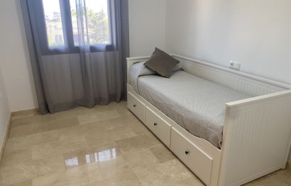 Resale - Apartment - Middle Floor Apartment - Estepona - Estepona Centro